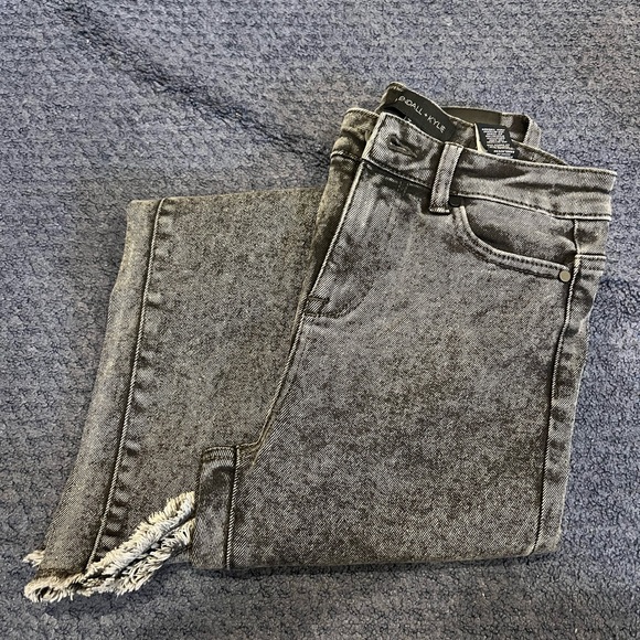 Kendall and Kylie Jeans - Picture 2 of 5